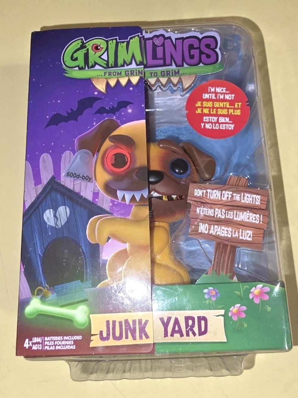 2019 WowWee Fingerlings Grimlings “Junk Yard” Figure. Light Up Eyes, NIB